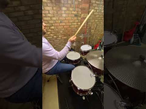 Yamaha EAD10 with triggers, Tama Starclassic, Remo Silentstroke heads. Bobfro Drums