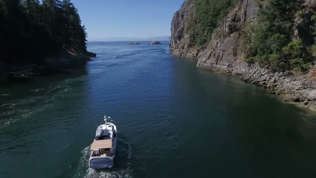 Ranger Tugs R-31 - Promo Video