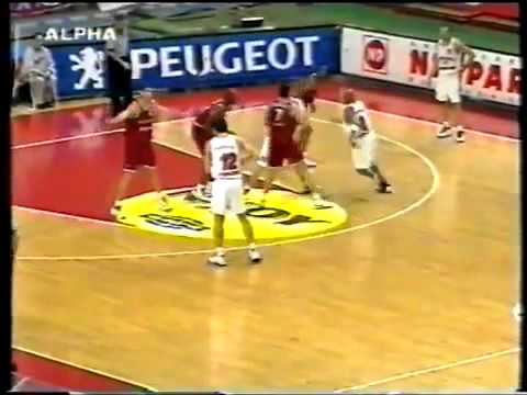 Tarlac and Robinson connect for the alley oop