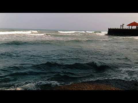 pantai dan musik sedih
