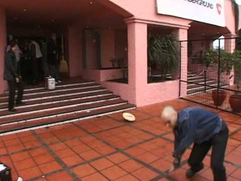 Dave Seaman break dancing