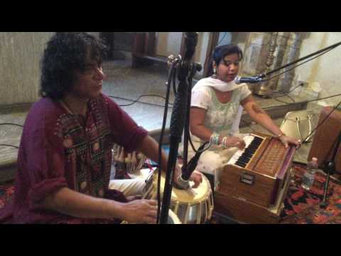 Ameli Rani Saha singing a Rama Bhajan in a workshop and concert of Arup Kanti Das  in Italy.