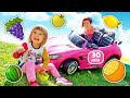 Jeux avec Bianca et ses voitures pour enfants. Vlog famille avec des jouets pour les petits