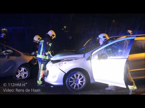 Frontale aanrijding tussen twee voertuigen op de Burgemeester van Reenensingel in Gouda