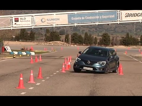 Renault Megane Sport Tourer 2016 – Maniobra de esquiva (moose test) y eslalon | km77.com