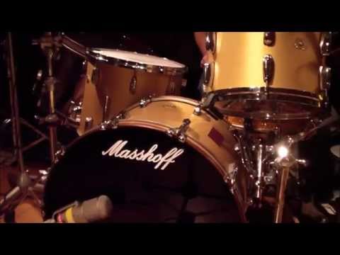 POLKAHOLIX drummer Snorre Schwarz spielt Masshoff Drums!