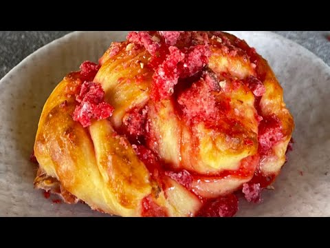 بريوش بالپرالين الوردي  (La Praluline)Pink Praline Brioche