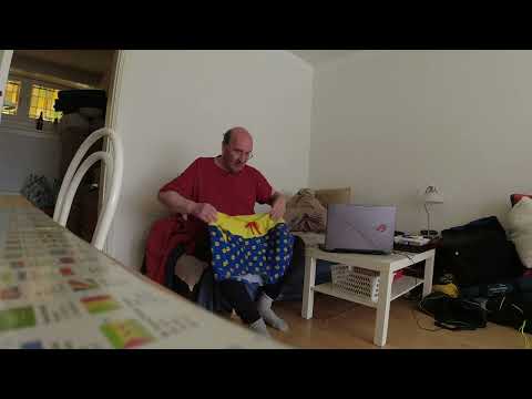 MongoTV_12472 - Cykler Til NETTO og Sælger Flasker Søndag Eftermiddag Sommer 2023