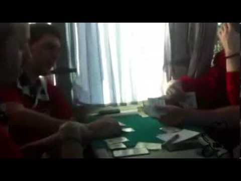 Globalcaja Ciudad Encantada jugando a las cartas en el autobús