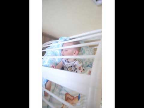 Папа с сыном. Сборка кроватки Premium Baby 8 в 1.