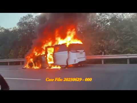 Thumbnail for 〔W〕VOYAH Dreamer EV 2022 Spontaneously Ignited on the Highway by Voyah