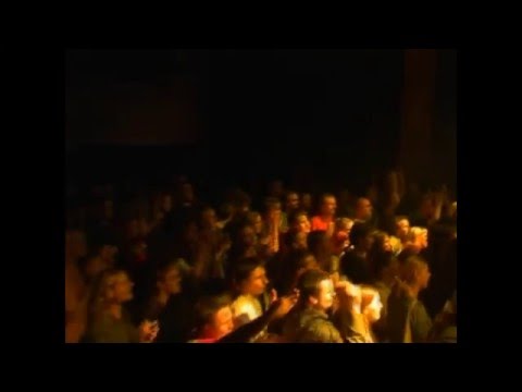 17. Chiki Liki Tu-a - Poďme všetci - Live in Roxy Praha (20.9.2004) ver B.