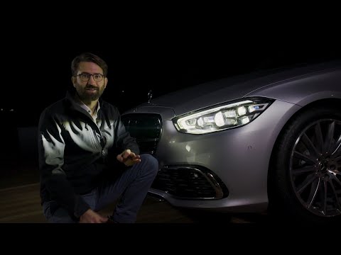 New 2023 Mercedes S Class DIGITAL LIGHT explained - you can even project a movie!