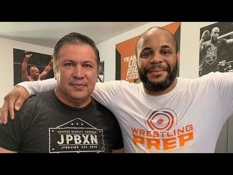 “Ilia Topuria Has the BEST Boxing in MMA” 😳 Javier Mendez Explains His Only Weakness | UFC Breakdown
