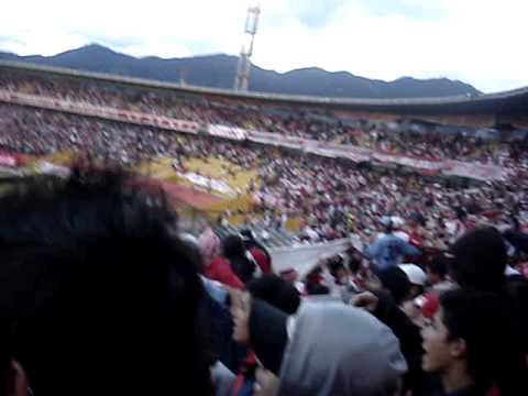 "Me lo dijo una Gitana" Barra: La Guardia Albi Roja Sur &bull; Club: Independiente Santa Fe