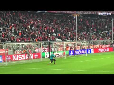 Petr Cech beim Warming-Up vor dem Championsleague-Spiel gegen Bayern München am 4.11 in München