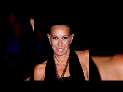Donna Karan: New York’s Queen of Office Chic & Timeless Power Moves!