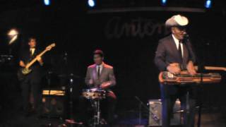 Give Me A Little Old Fashioned Love