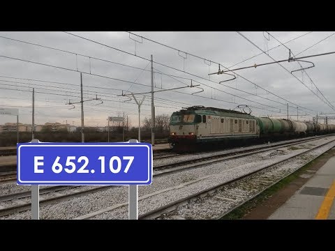 E 652 with Lotras cisterns in transit in Gricignano