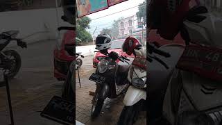 Download lagu kehujanan gais neduh dulu #hujan #berteduh #viral mp3