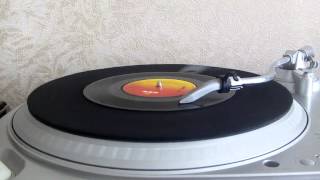 Johnny Nash - Rock It Baby (Baby We&#39;ve Got A Date) (CBS 1975).