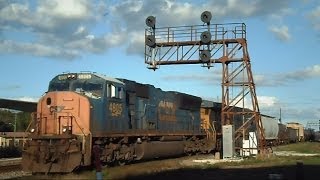 preview picture of video 'Amtrak And CSX Trains Go Through Old Signal Tower'