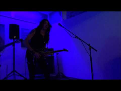 Marc Galindo: Versión ''Knocking On Heaven's Door'' en Auma Utopía