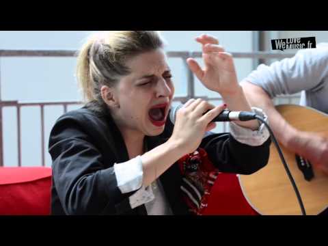 Amandine Bourgeois : Love me please love me (Reprise de Michel Polnareff, version acoustique HD)