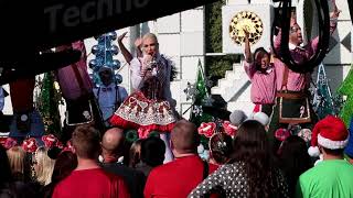 Gwen Stefani&#39;s performance at Disneyland | Behind the scenes | day and night