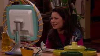 Pictures from the FIRST iCarly episode &quot;iPilot&quot; w/ &quot;Raining Sunshine&quot; by Miranda Cosgrove!