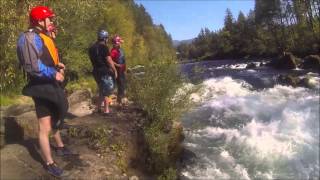 preview picture of video 'Rush Hour at Spencer's Hole.  N. Santiam Surfing & Carnage @1200 CFS'