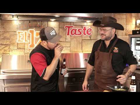 ¿Como GANAR DINERO? con esta receta de Quesadilla frita con machaca, chile colorado y salsa verde.