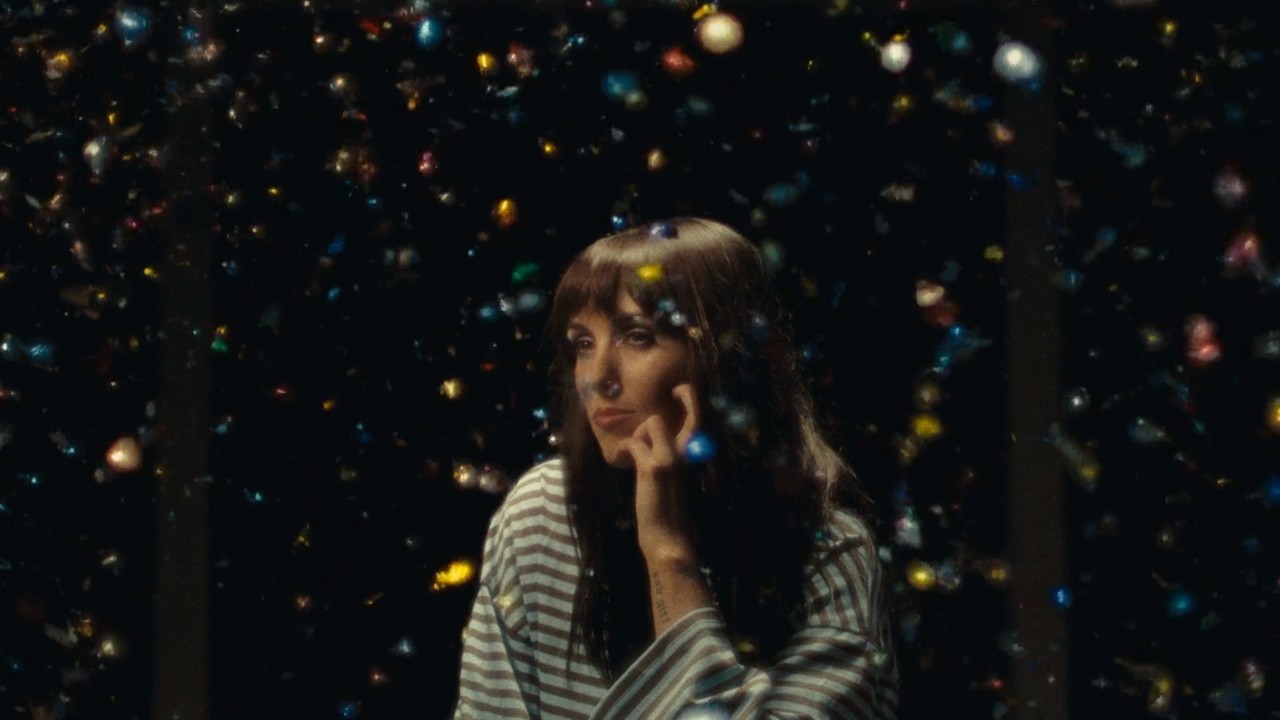 Terjemahan Lirik Glitter dari Sasha Alex Sloan