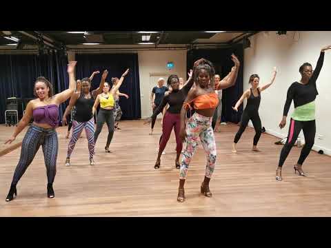 Samba no pe by Eliza Sala