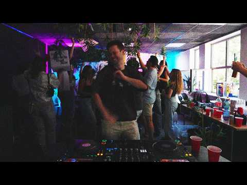 we threw a house party in my studio (and recorded the whole set)