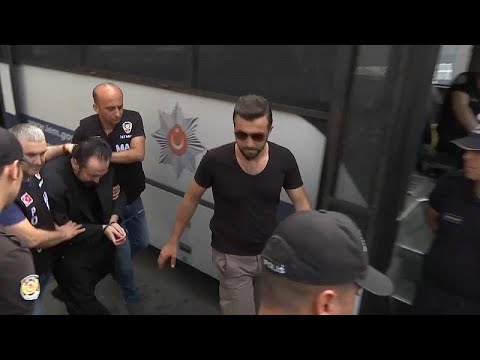 الداعية التركي عدنان أوكتار ينكر التهم الموجهة إليه ويقول إنه ضحية مؤامرة…