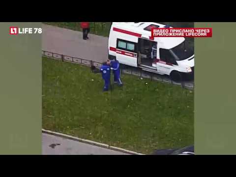В Петербурге врачи скорой смогли успокоить разбушевавшегося уролога уколом
