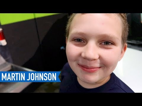 Eating SPICY INDONESIAN CHICKEN at  AYAM PENYET SURABAYA in YOGYAKARTA | Indonesian Food