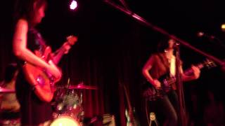 Wild Flag &quot;Romance&quot; live in Brooklyn