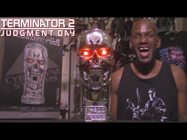 Vídeo relacionado con Nemesis Now B4656N9 Terminator 2 - Jarra de resina con inserto de acero inoxidable, 17 cm, color plateado