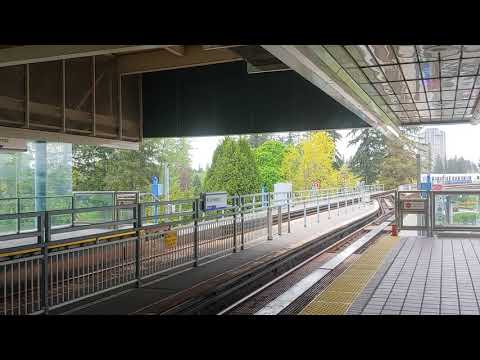 SkyTrain Expo Line: Mark II Train arriving King George Station