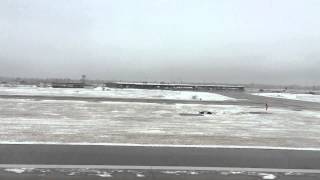 preview picture of video 'Snowy landing at Bill and Hillary Clinton National Airport (LIT)'
