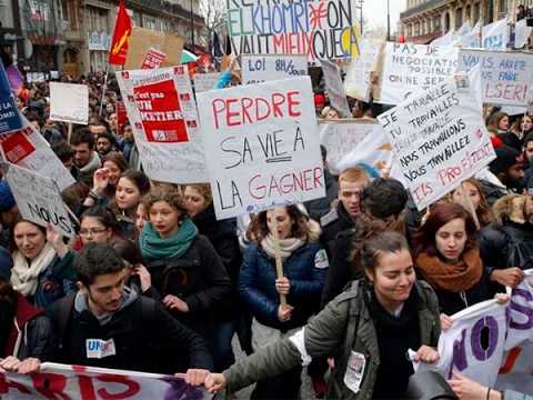 Imagen de publicación titulada Protestas estudiantiles en Francia y acampada por vivienda en España