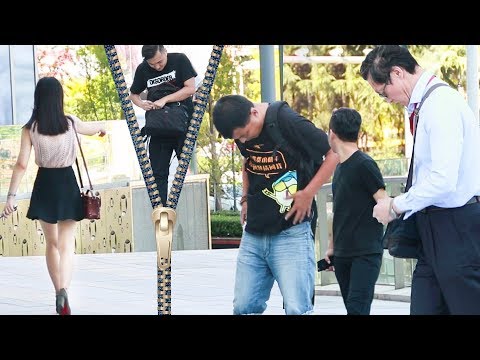 中國美女街頭提示路人“拉鏈開了”，大家全都尷尬了！