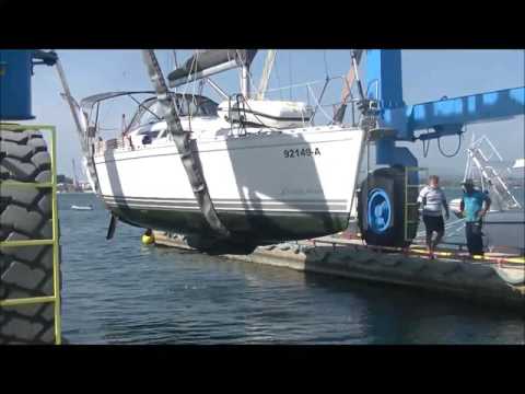 Kranen der Segelyacht SevenSeas in der Aktio Marina