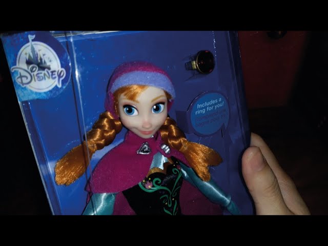 Vídeo relacionado con Disney Store Official, Frozen, Reina Elsa y Anna casa muñecas, colección Once Upon a Story, 11,5 cm/5", Set Juego con Olaf, el Castillo de Arendelle y Muebles de Juguete, Apto a Partir de 3 años