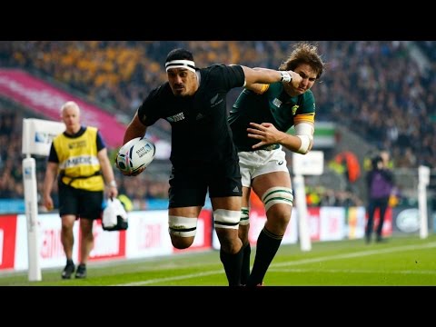 Jerome Kaino POWERS through for NZ try