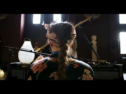 download lagu mp3 mp4 Di Garbi, download lagu Di Garbi gratis, unduh video klip Di Garbi