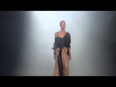 Haider Ackermann recrea sensualidad de alta costura en la pasarela Colombiamoda