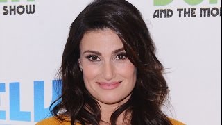 Idina Menzel Surprises Fans at a Gay Bar In NYC, Sings Live!